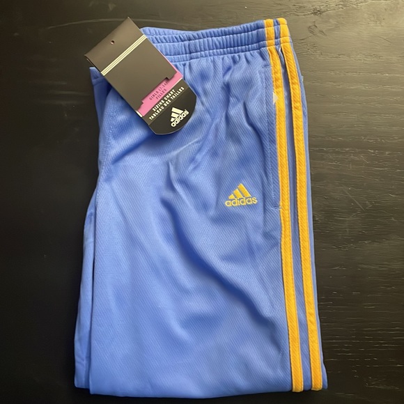 Adidas t shirt and capri pants size  XL - Picture 13 of 14